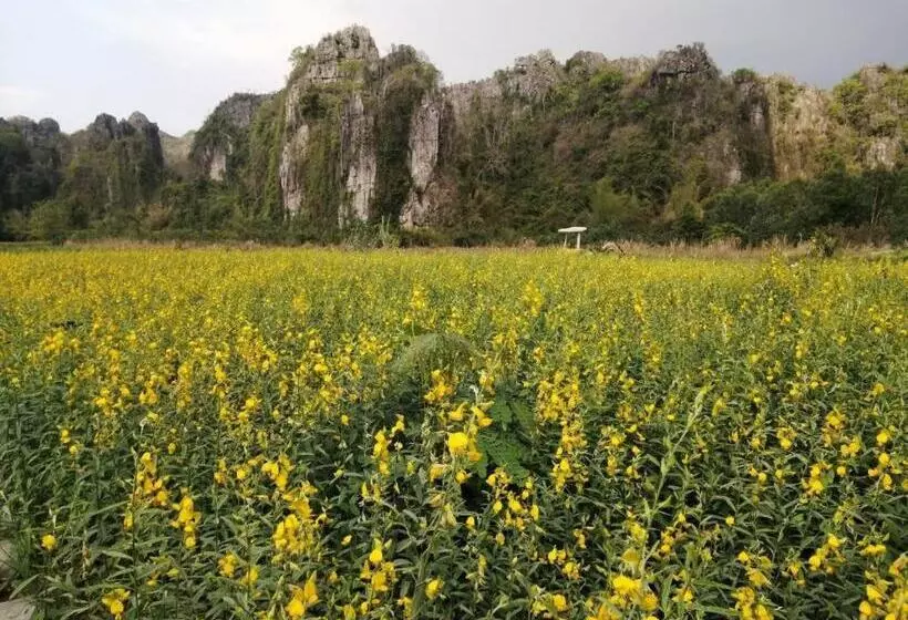 Hotelli A Moment Of Love...by Red Z, Baan Mung