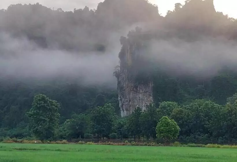 Hotelli A Moment Of Love...by Red Z, Baan Mung