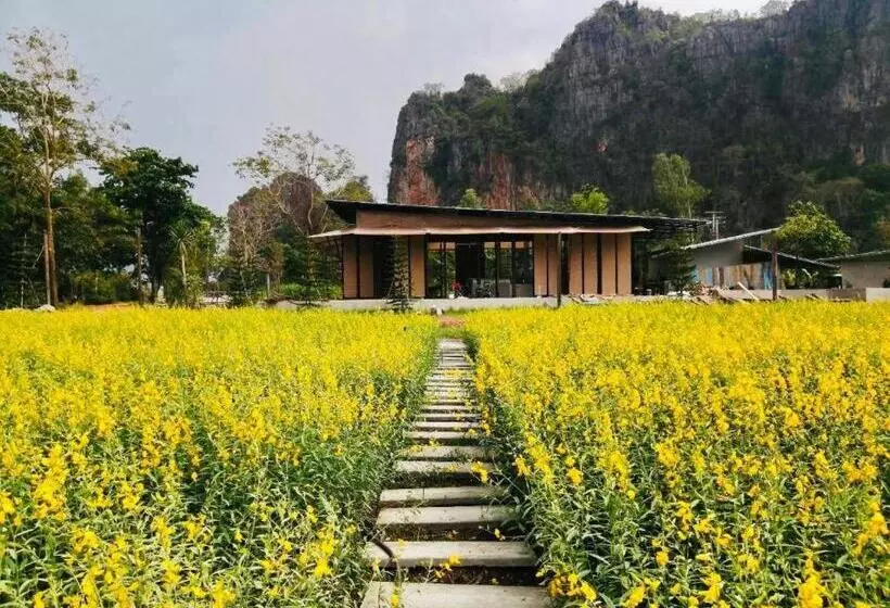 Hotelli A Moment Of Love...by Red Z, Baan Mung