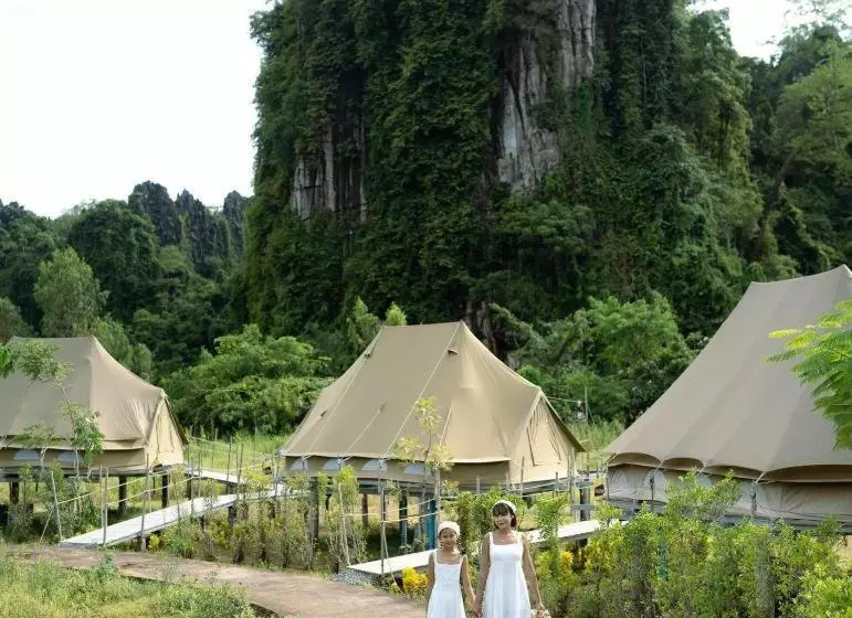 Hotelli A Moment Of Love...by Red Z, Baan Mung