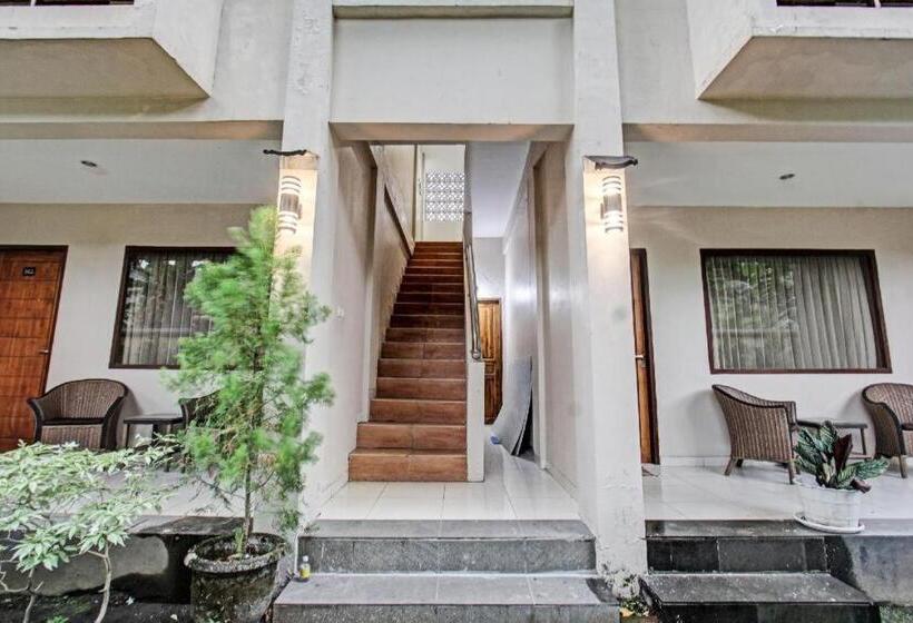 호텔 Capital O 91696 Kimara Homestay & Resto