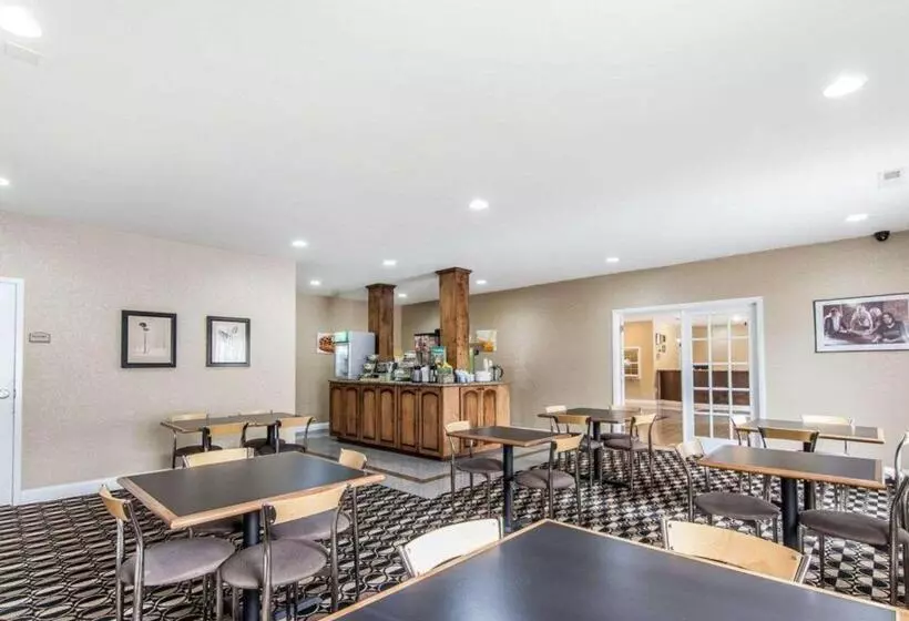 ホテル Quality Inn & Suites