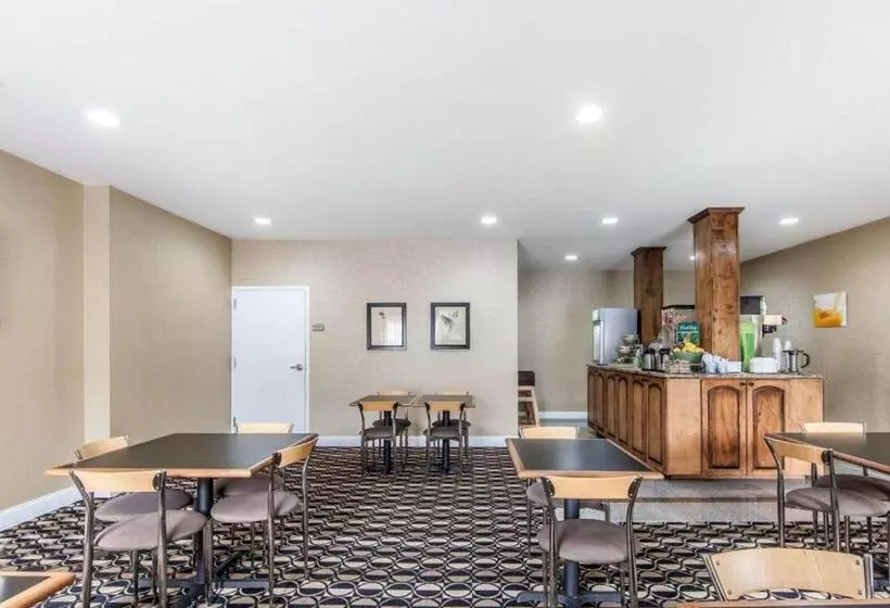 ホテル Quality Inn & Suites