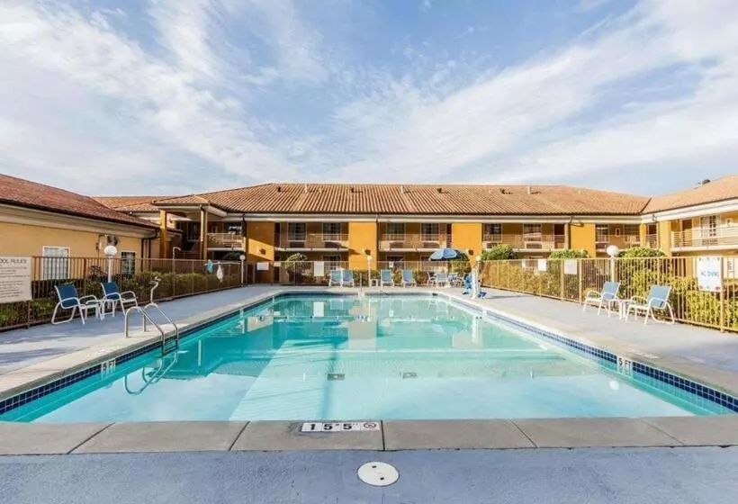 ホテル Quality Inn & Suites