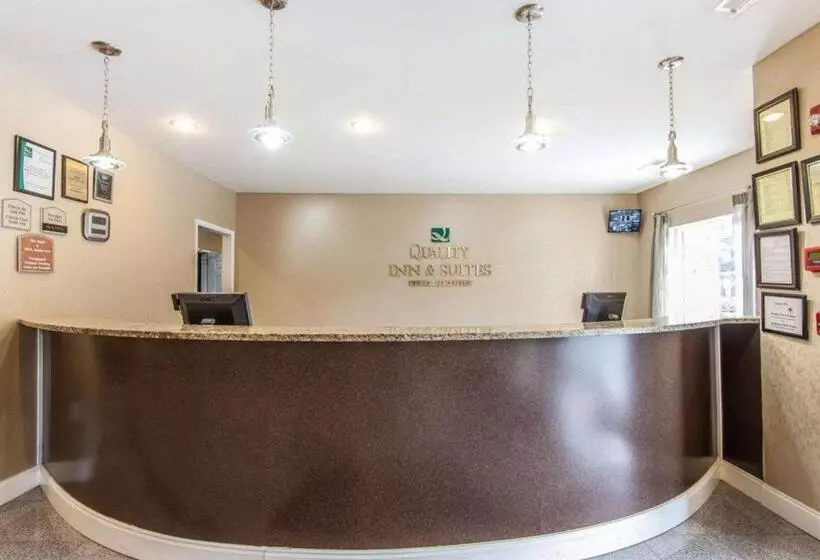 ホテル Quality Inn & Suites