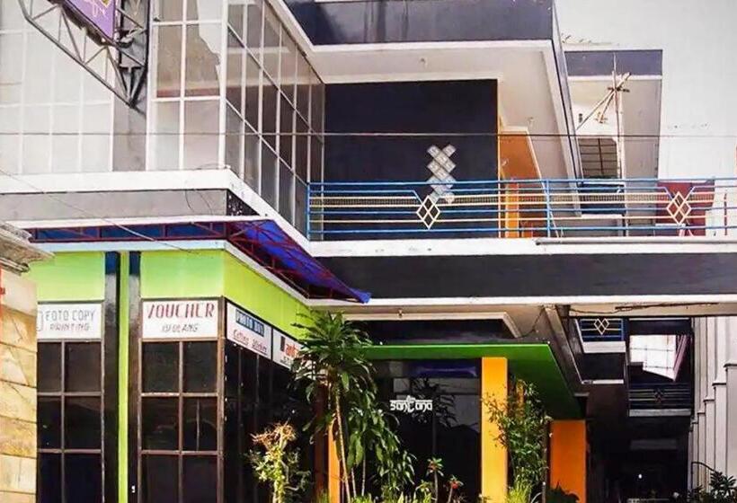 בית מלון כפרי Reddoorz Syariah @ Santana Stasiun Kepanjen