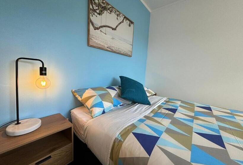 הוסטל Palm Tree Lodge & Backpackers