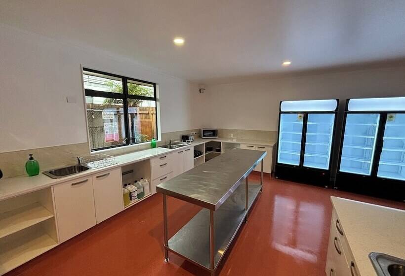 הוסטל Palm Tree Lodge & Backpackers