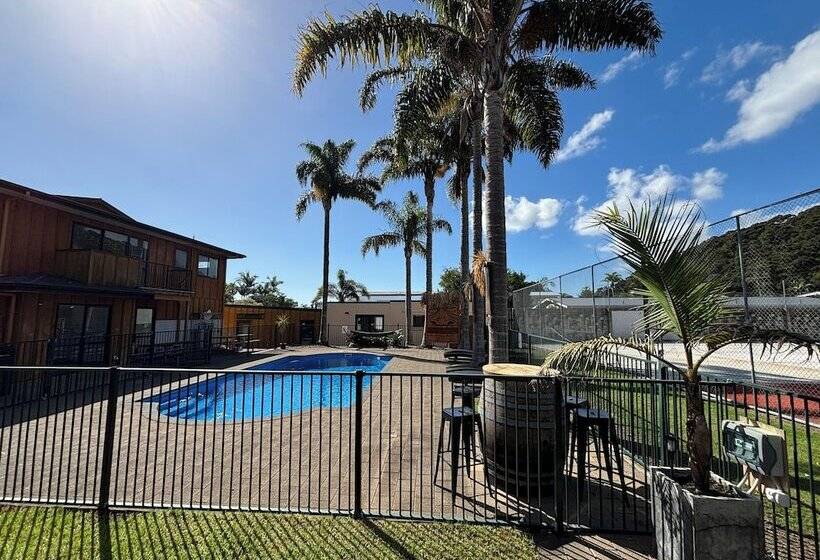 הוסטל Palm Tree Lodge & Backpackers