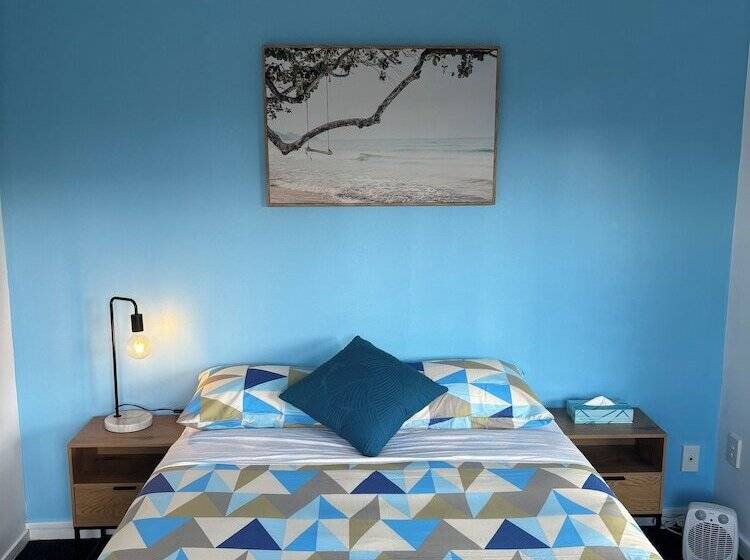 הוסטל Palm Tree Lodge & Backpackers