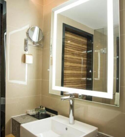 Borrman Hotel Guilin Two Rivers And Four Lakes Elephant Hill Park