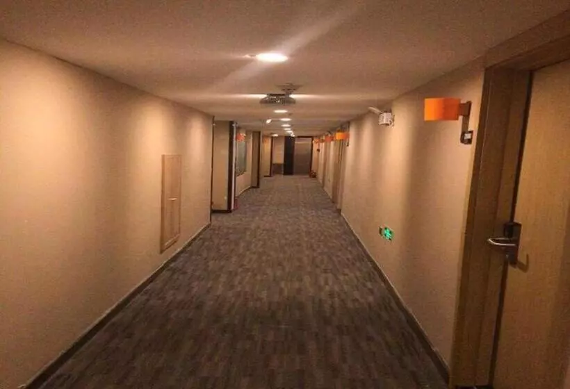 Hotelli 7 Days Premium·shenyang North Railway Station North Square