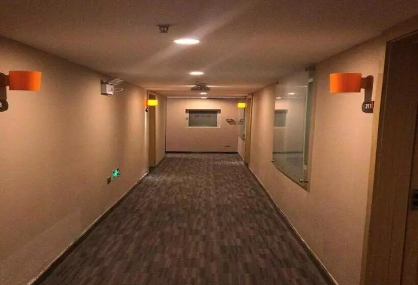 Hotelli 7 Days Premium·shenyang North Railway Station North Square