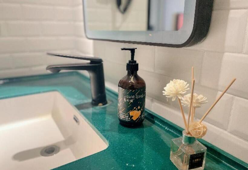 Premier City Comfort Hotel Wuhan Hankou Railway Station Changgang Road Metro Station