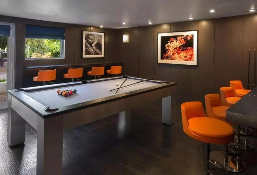 Sunset Marquis Hotel & Villas