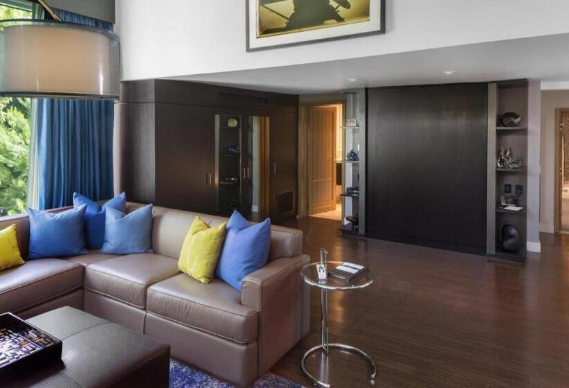 Sunset Marquis Hotel & Villas