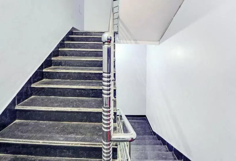 Hotelli Oyo Flagship Laxmi Marriage Hall Restaurant And Guest House