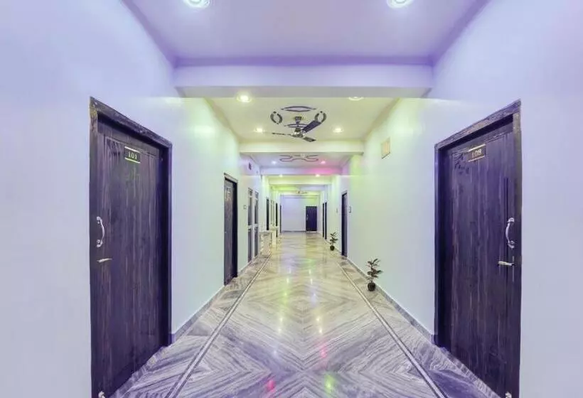 Hotelli Oyo Flagship Laxmi Marriage Hall Restaurant And Guest House