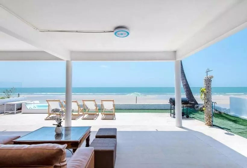 Hotelli Theskycozy Beachfront