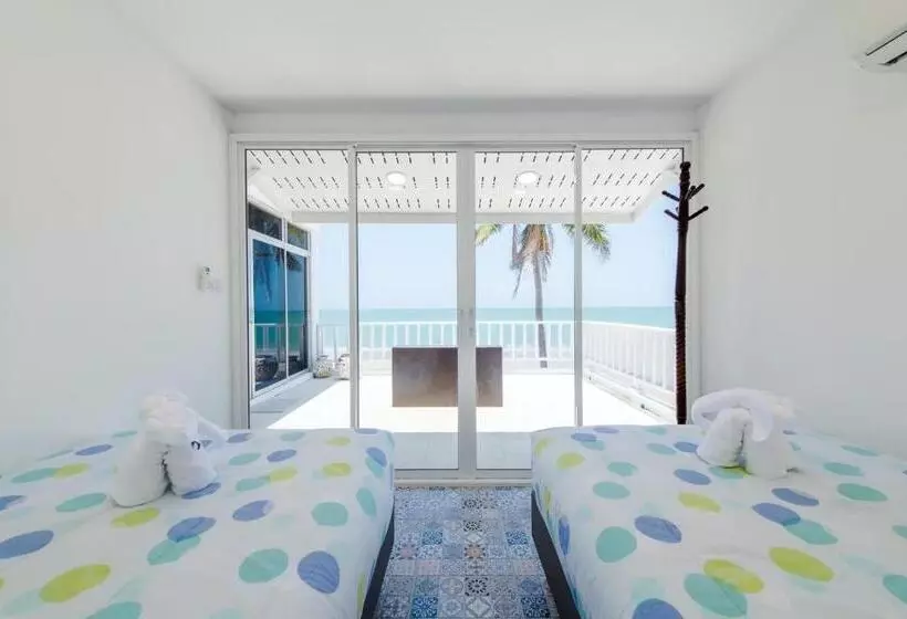 Hotelli Theskycozy Beachfront