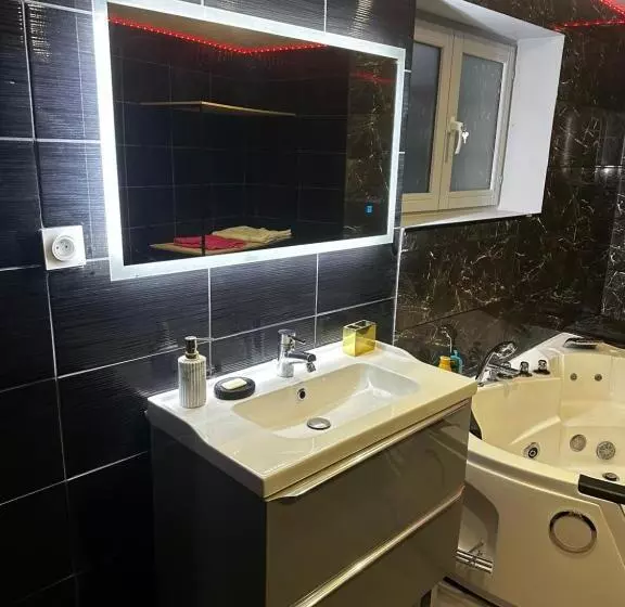 پانسیون Le Petit Nid Douillet Spa Balneo