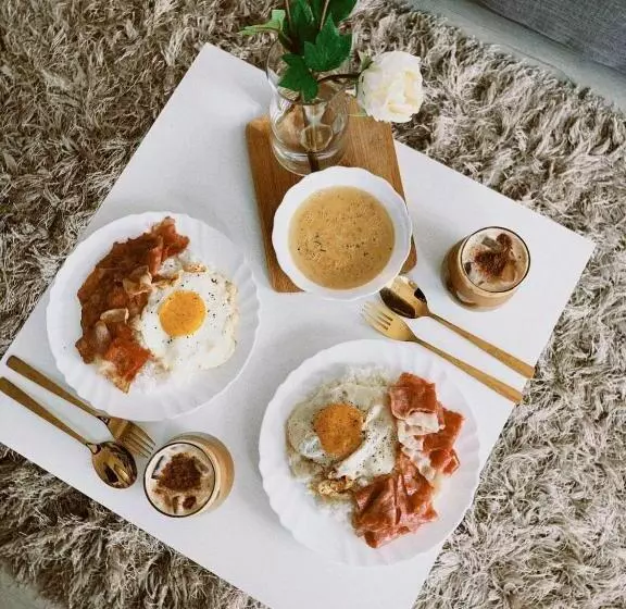 ホテル Elegant Condo Staycation In Cainta