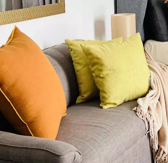 ホテル Elegant Condo Staycation In Cainta