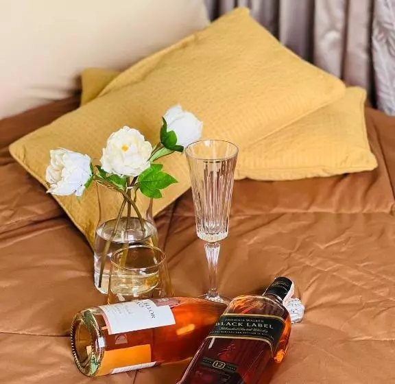 ホテル Elegant Condo Staycation In Cainta