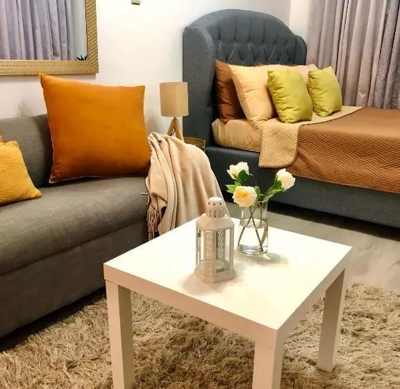 ホテル Elegant Condo Staycation In Cainta