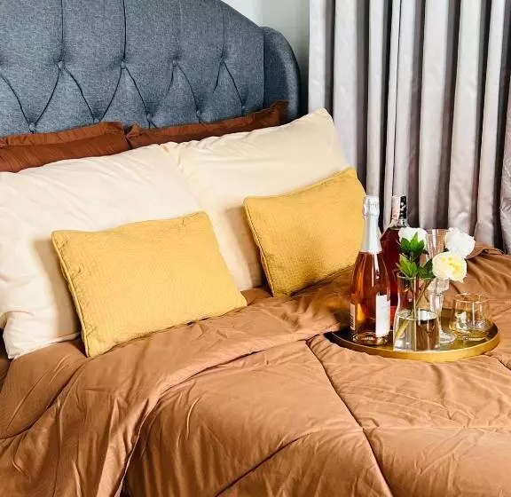 ホテル Elegant Condo Staycation In Cainta