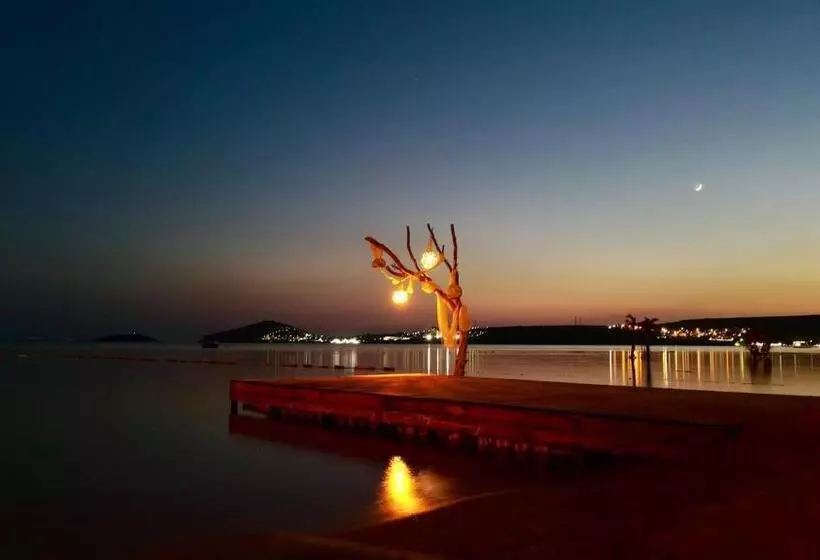 Ki̇raz Beach Otel