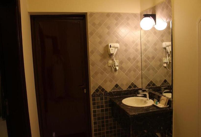 الضوء الخافت للشقق المخدومه