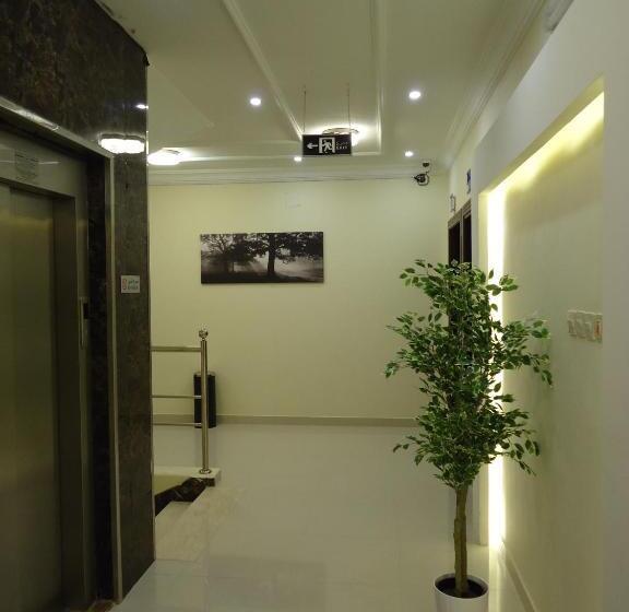 الضوء الخافت للشقق المخدومه