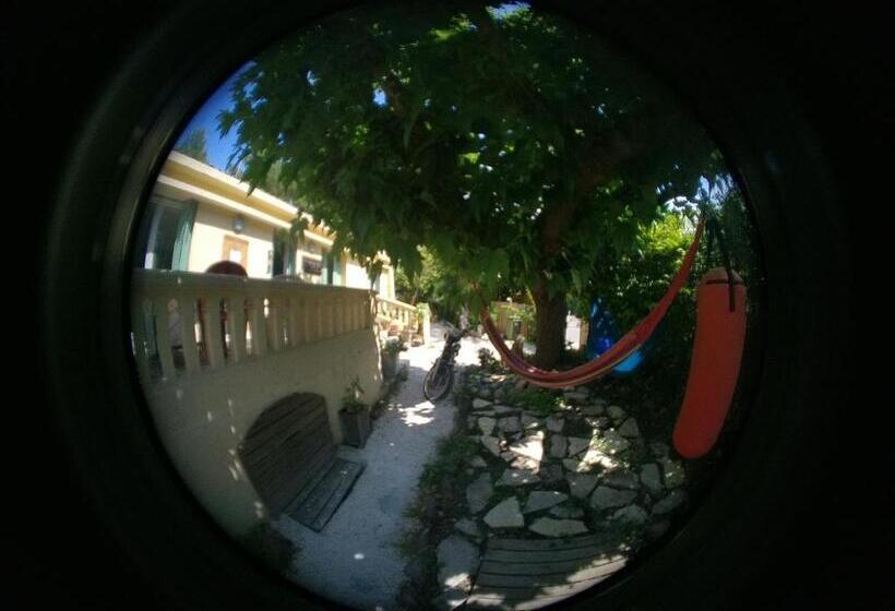 هاستل Goclands Tiny Cool Coliving Coworking Villa Garden