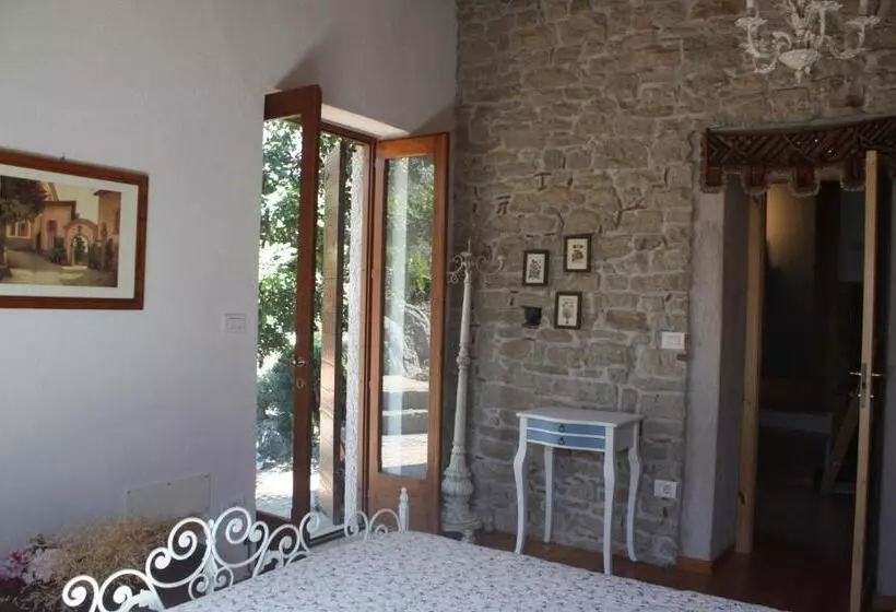 تختخواب و صبحانه Rocca Del Vento
