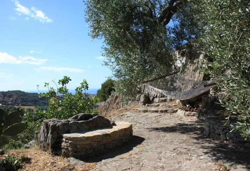 تختخواب و صبحانه Rocca Del Vento