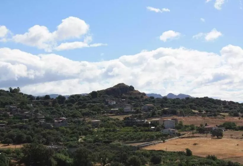 تختخواب و صبحانه Rocca Del Vento