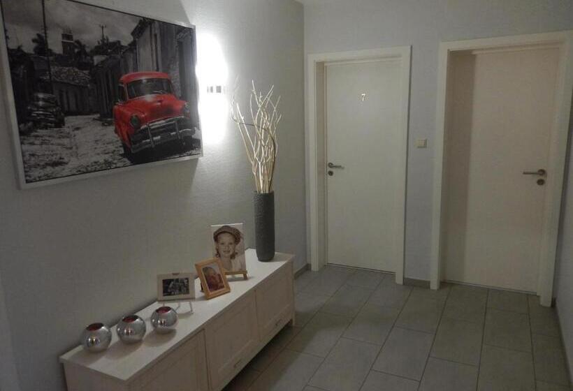 Отель Zum Burghof