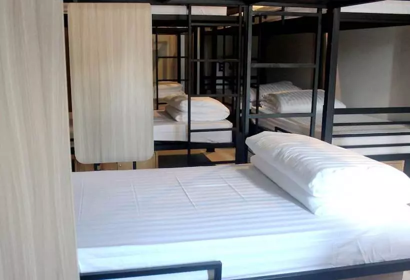 ユースホステル Phuket Marine Poshtel   Sha Plus