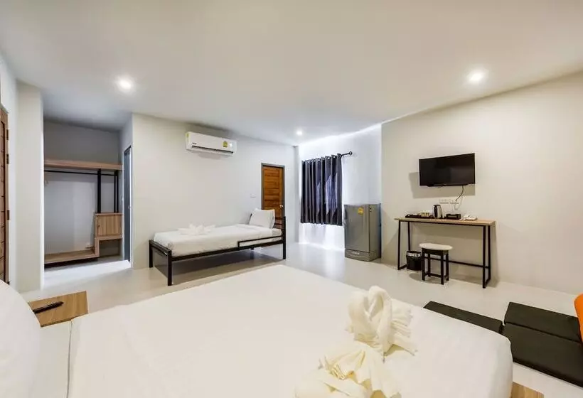 ユースホステル Phuket Marine Poshtel   Sha Plus
