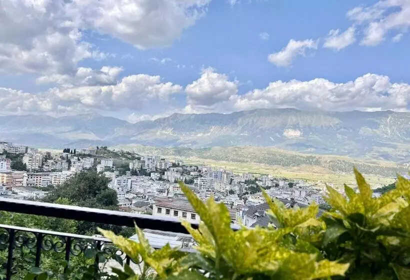 تختخواب و صبحانه Mele Guesthouse