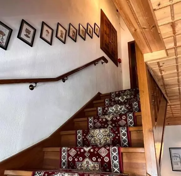 تختخواب و صبحانه Mele Guesthouse