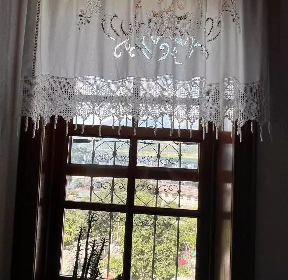 تختخواب و صبحانه Mele Guesthouse