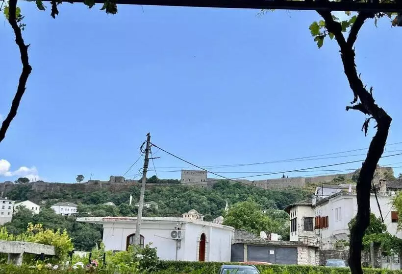 تختخواب و صبحانه Mele Guesthouse