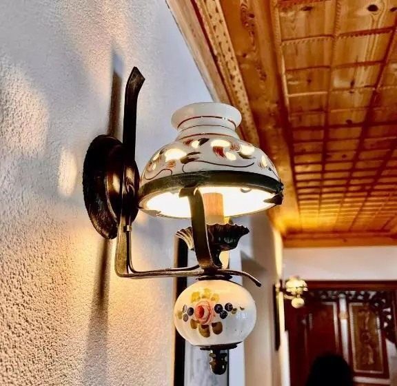 تختخواب و صبحانه Mele Guesthouse
