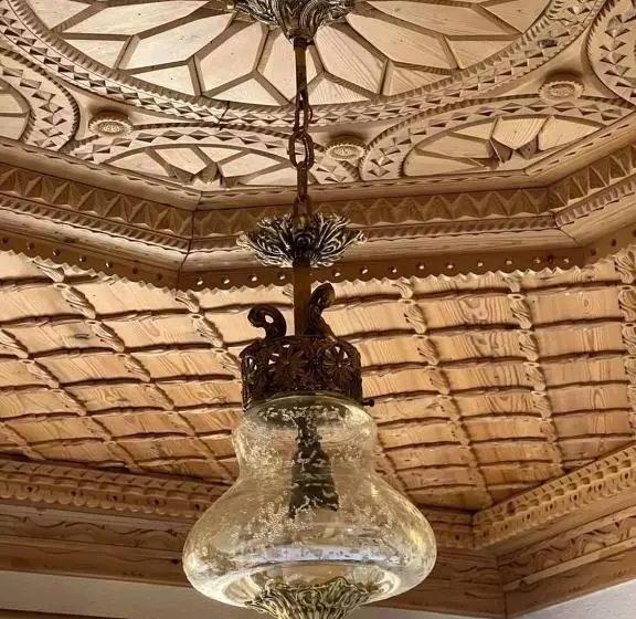 تختخواب و صبحانه Mele Guesthouse