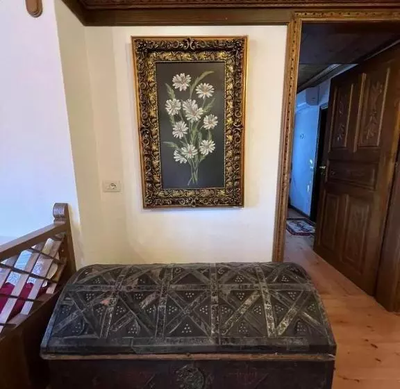 تختخواب و صبحانه Mele Guesthouse