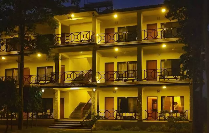 تختخواب و صبحانه Rhino Land Jungle Lodge