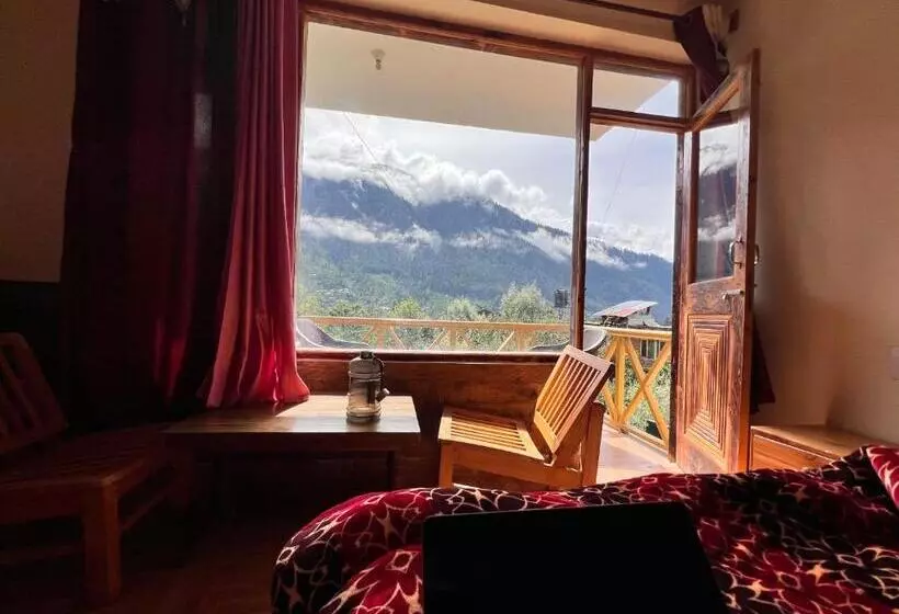 تختخواب و صبحانه Yolo Backpackers Max   Manali