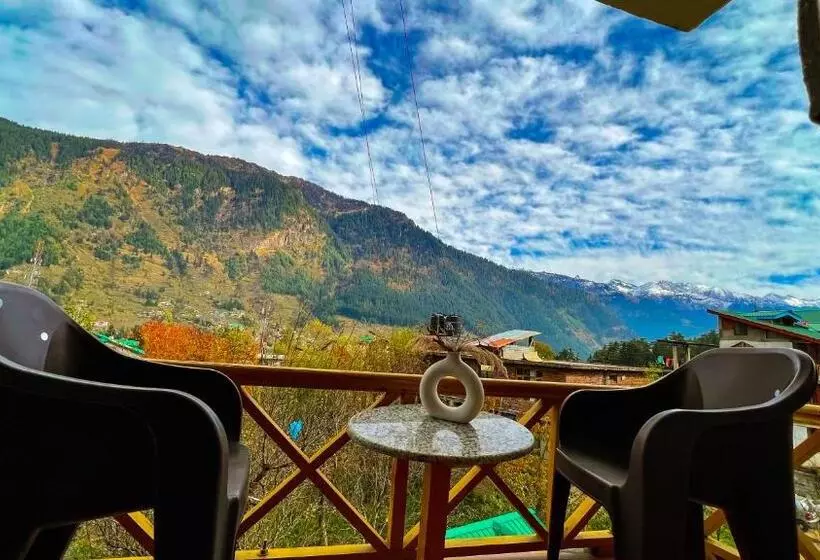 تختخواب و صبحانه Yolo Backpackers Max   Manali